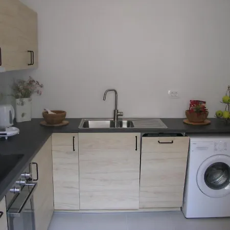 Kathryne Apartment *